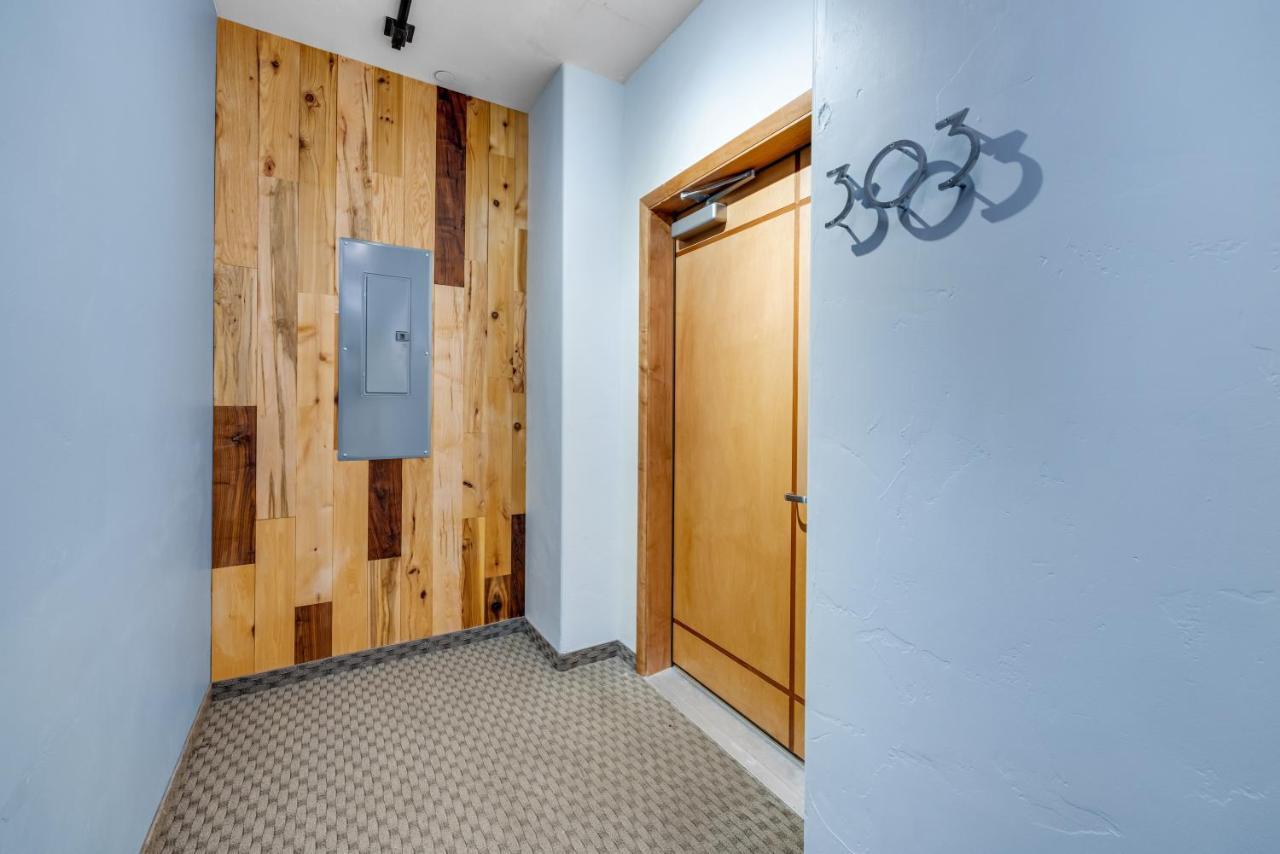 The White Buffalo Club 4*